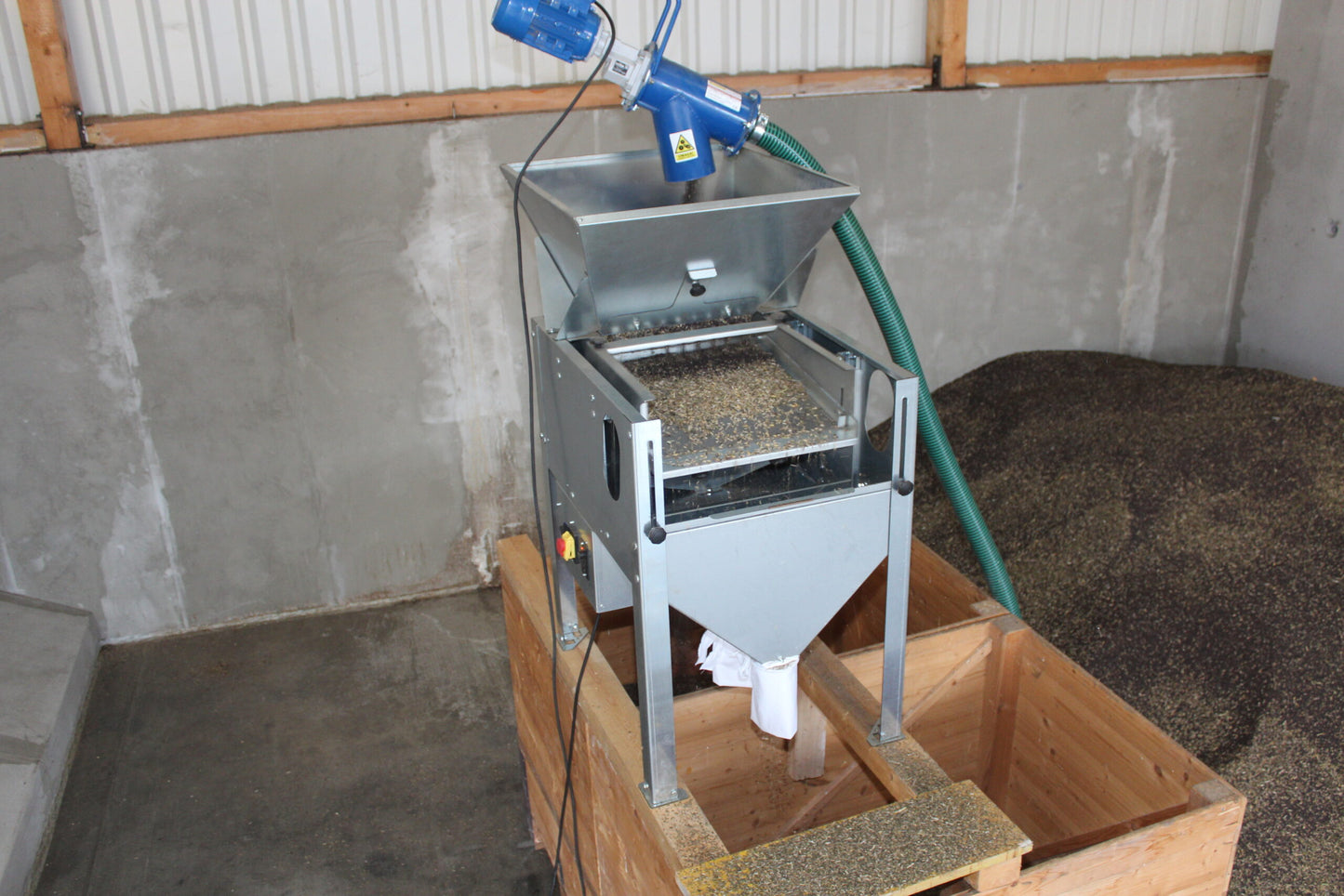 Cerpur CP1 vibrating screen air aspirated Grain cleaner image 3