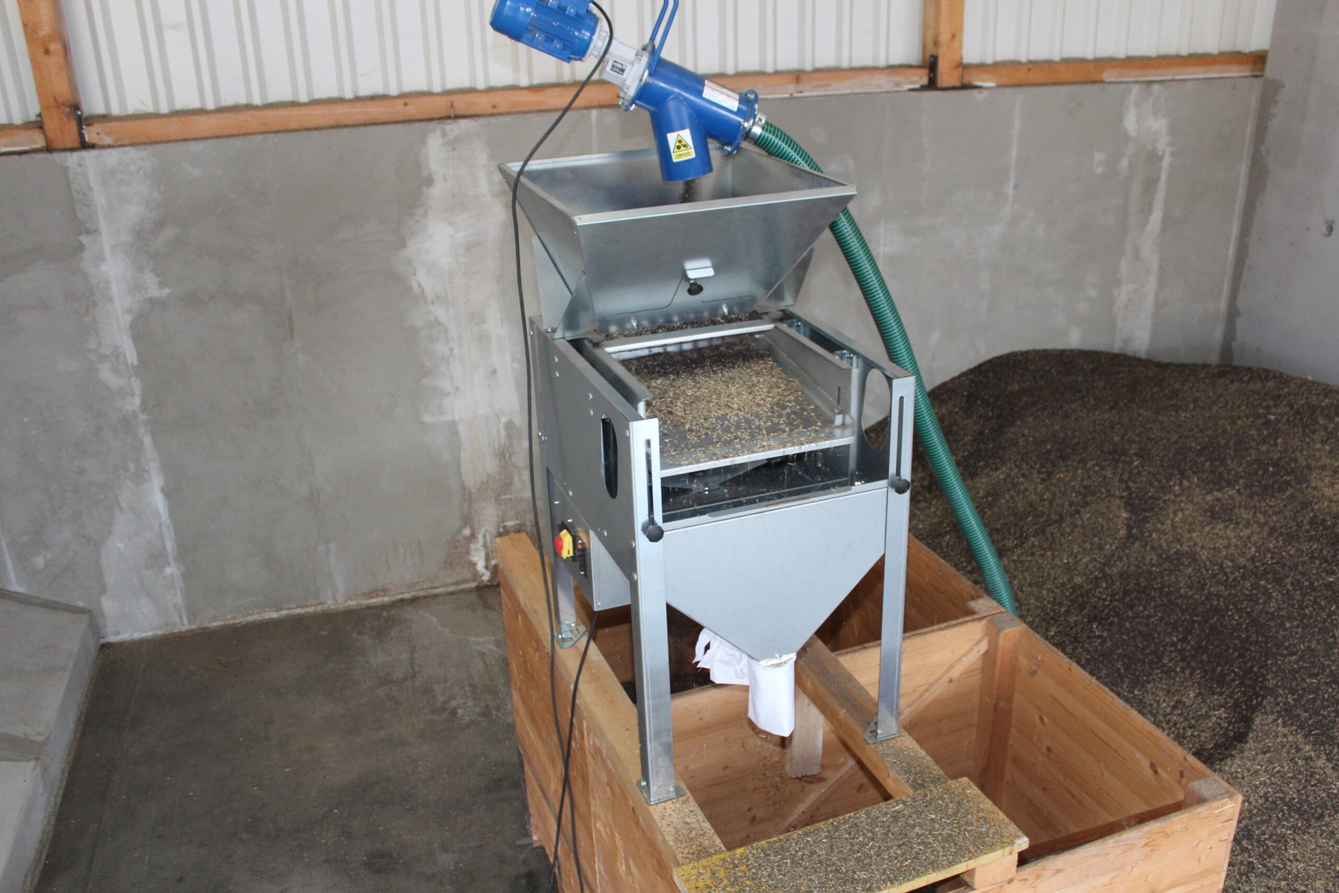 Cerpur CP1 vibrating screen air aspirated Grain cleaner image 3