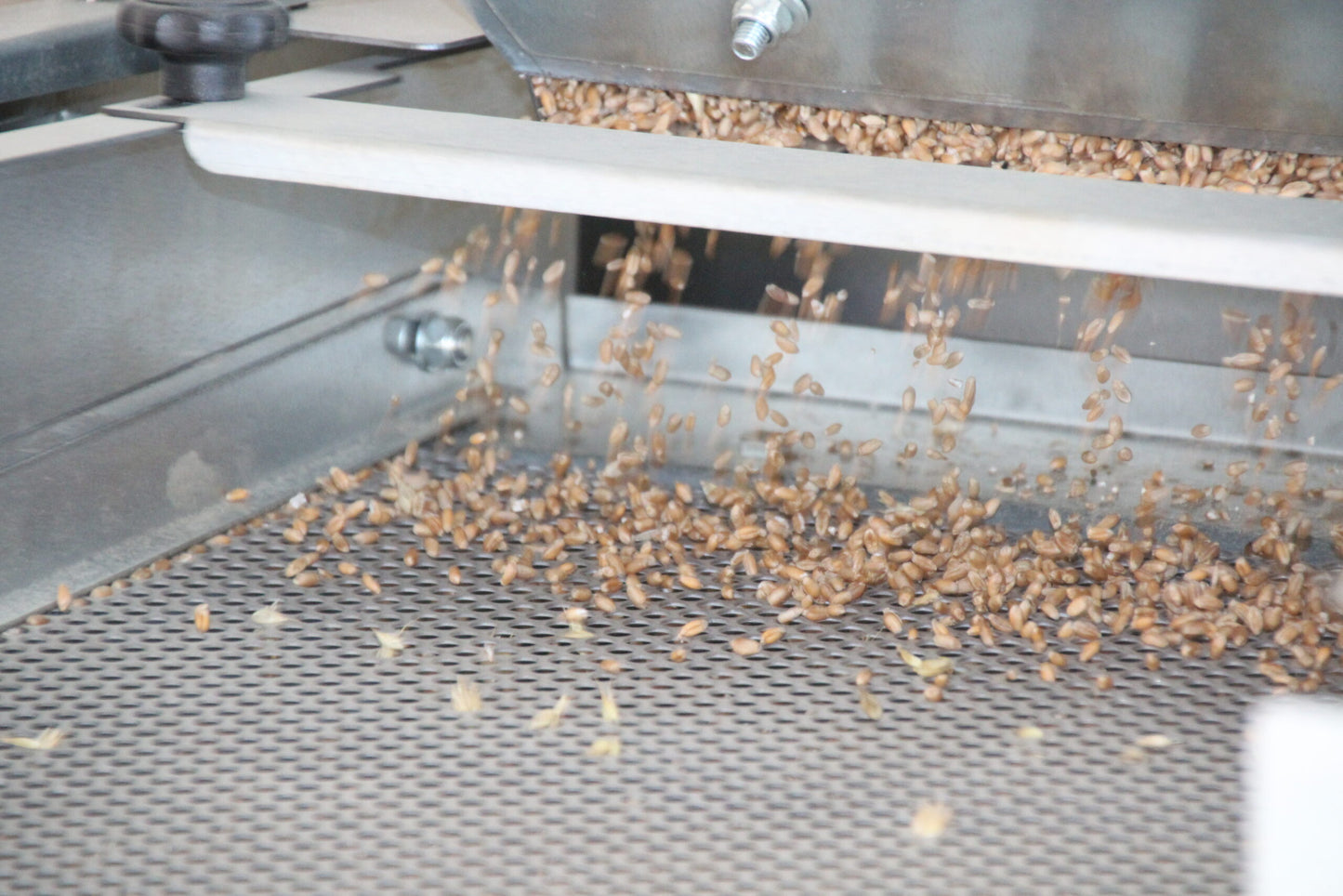 Cerpur CP1 vibrating screen air aspirated Grain cleaner image 2