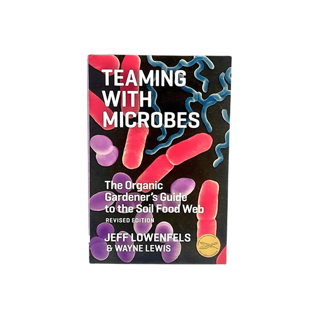 Book cover of 'Teaming with Microbes' by Jeff Lowenfels and Wayne Lewis on a white background